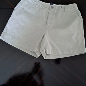 Gap shorts cement color size 12